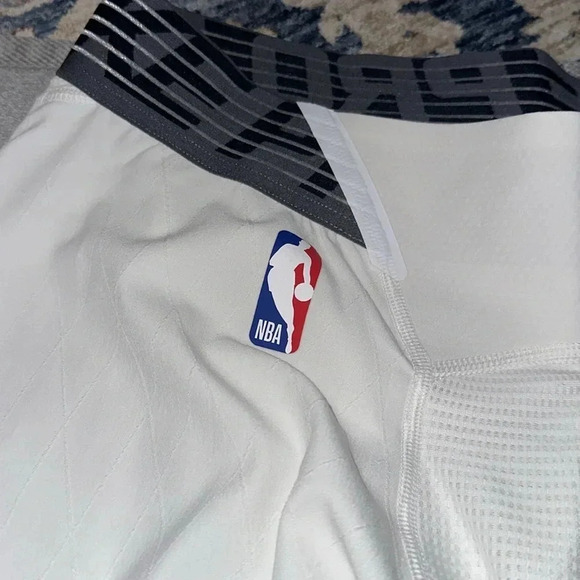 NWT NIKE MEN NBA COMPRESSION PANTS WHITE TARGETED PERFORMANCE 2XL MESH CROTCH - Picture 5 of 12